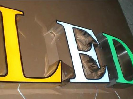 台州市介绍LED招牌的基础知识。